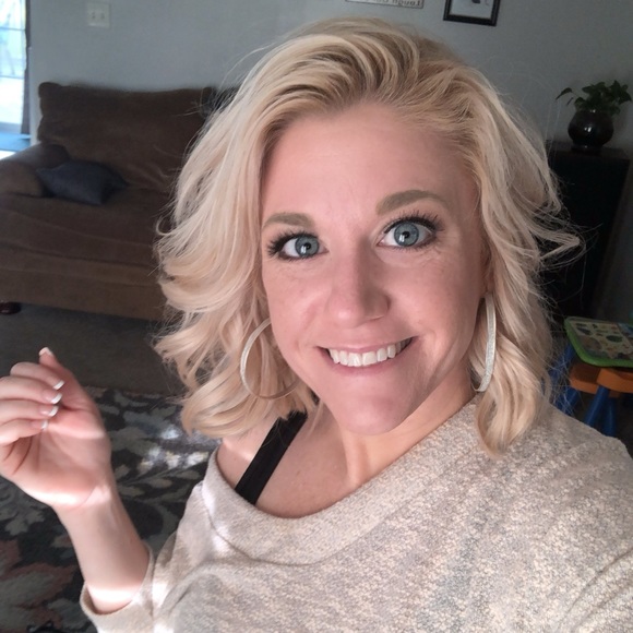 Meet your Posher, Amber James - Picture 7 of 10